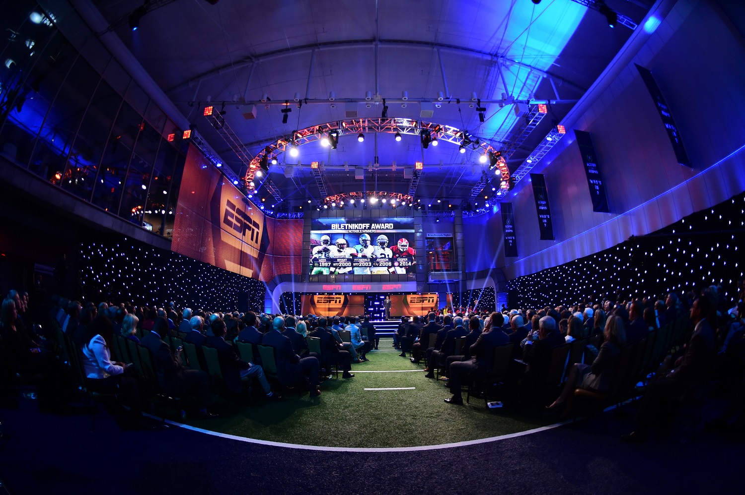 THE HOME DEPOT COLLEGE FOOTBALL AWARDS SHOW PRESENTED BY GILDAN